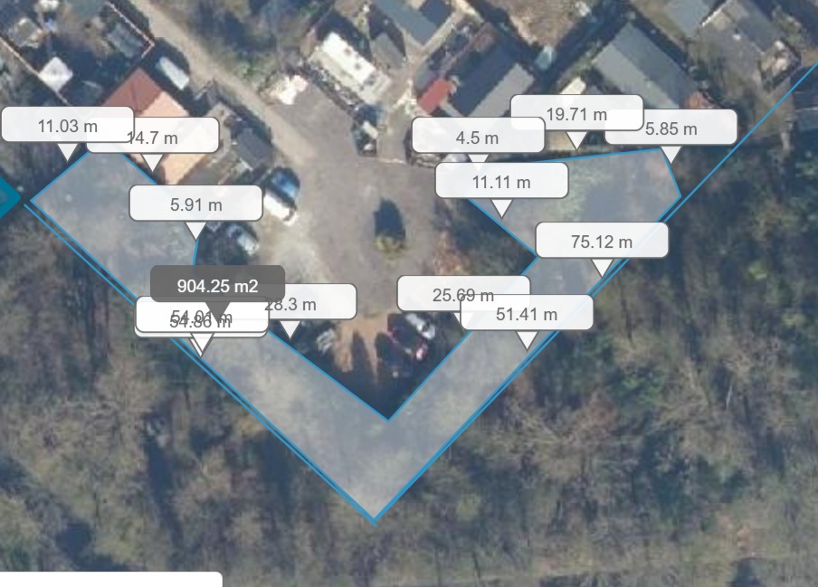 Ingemeten parkeerterrein binnen de mandeligheid, circa 904 m²